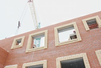 В Саратове строят служебные дома для врачей|Условия для медиков