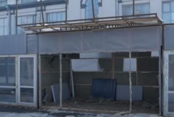 Очередные ларьки у Крытого рынка пошли под снос