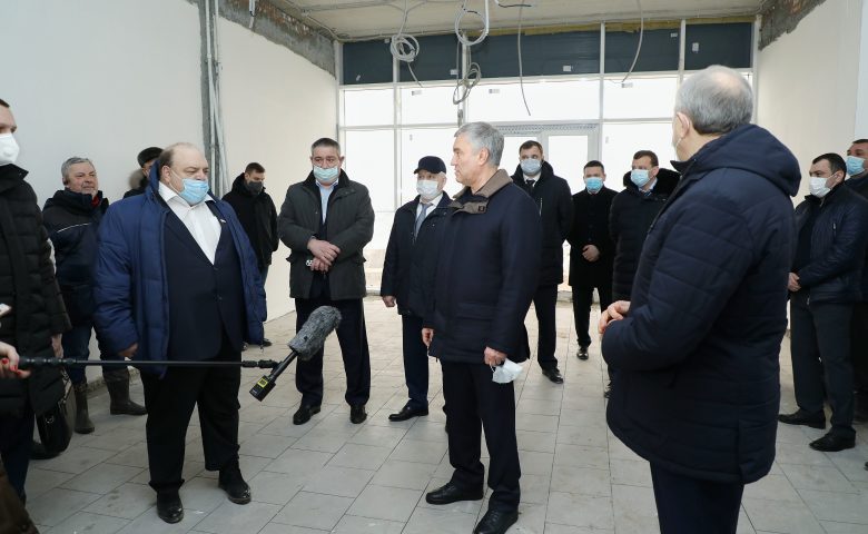 Вячеслав Володин посетил строящуюся инфекционную больницу в Саратове