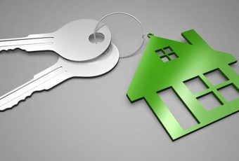 Дети-сироты по несколько лет ждут в очереди на получение своей квартиры