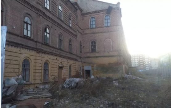 Общественники просят изменить бюджет и направить миллионы рублей на реставрацию зданий в центре Саратова