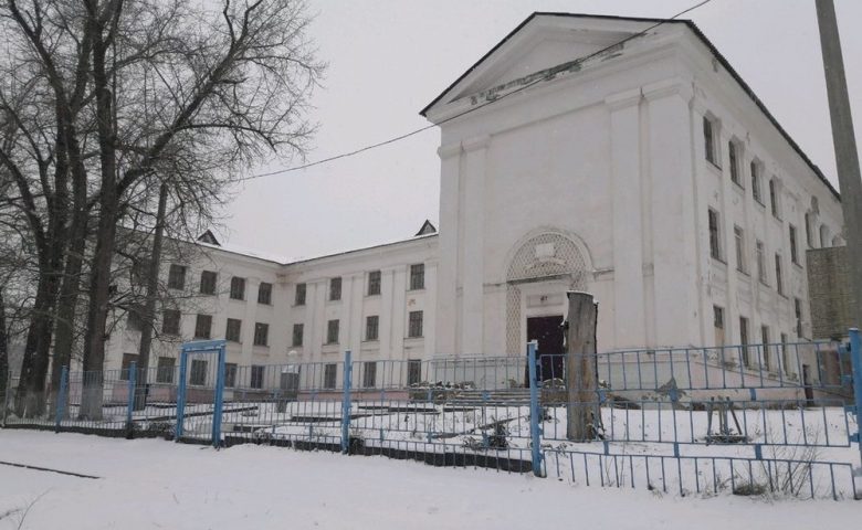 Объявлен аукцион на возведение пристройки с бассейном к школе