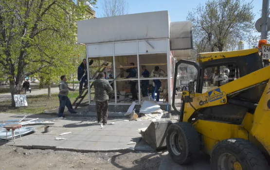 Ларьки в центре города начали сносить сразу после прогулки Вячеслава Володина