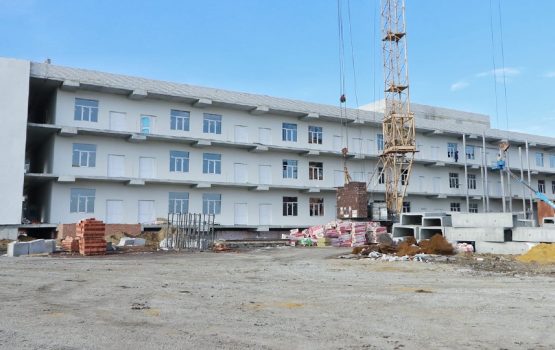 До конца лета должны достроить два корпуса инфекционной больницы