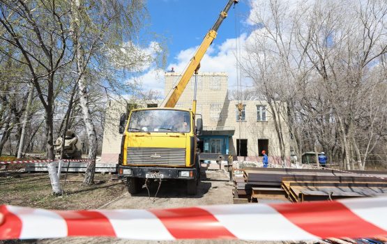 Привычный гул винтов Ан-2 теперь дополняет шум строительной техники