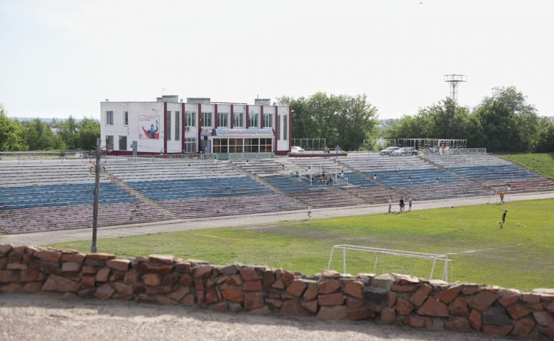 Работы по реконструкции стадионов начались в Балтае и Новых Бурасах