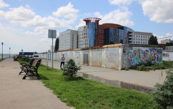 На новой набережной Саратова снесли почти все гаражи