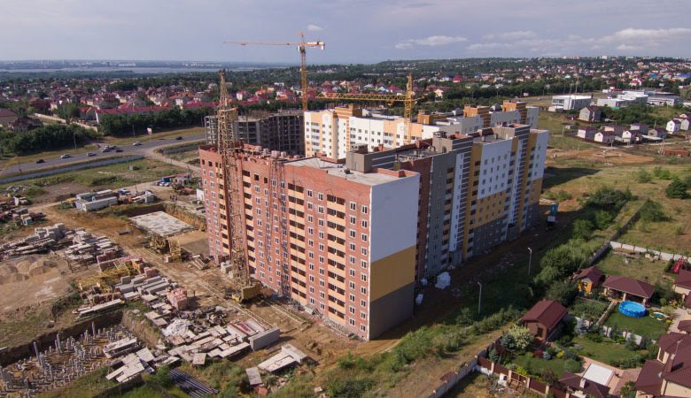 На сотрудников мэрии Саратова завели дело из-за долгостроя ЖК «Победа»
