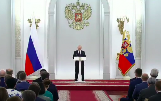 Президент Владимир Путин поблагодарил депутатов за непрерывную работу