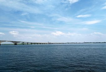 Подготовка к запуску троллейбуса по мосту Саратов-Энгельс