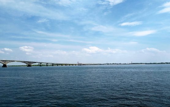 Подготовка к запуску троллейбуса по мосту Саратов-Энгельс