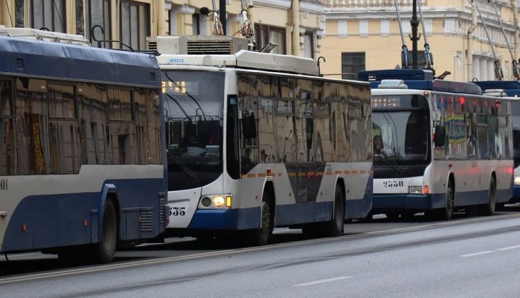 Троллейбусный маршрут через Волгу заработал спустя 17 лет