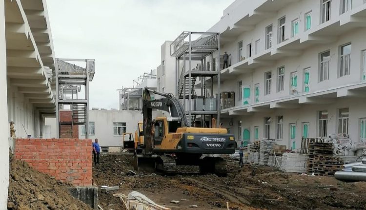 Работы по строительству инфекционной больницы в Саратове ведутся непрерывно