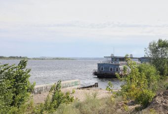 На саратовской набережной идут работы по благоустройству