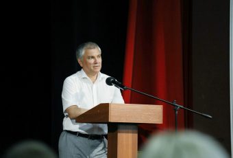 Володина пытаются снять с выборов
