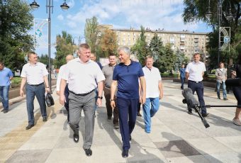 Вячеслав Володин прошел по улицам 8-микилометрового пешеходного кольца в Саратове