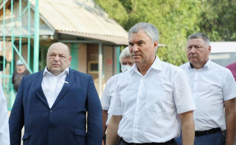 Вячеслав Володин осмотрел Базарно-Карабулакскую районную больницу