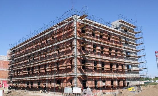 Дети-сироты получили квартиры в новом микрорайоне Саратова