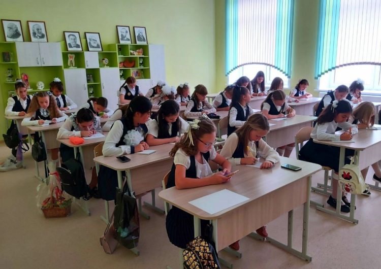 В Солнечном-2 торжественно открыли новую школу на 1100 мест