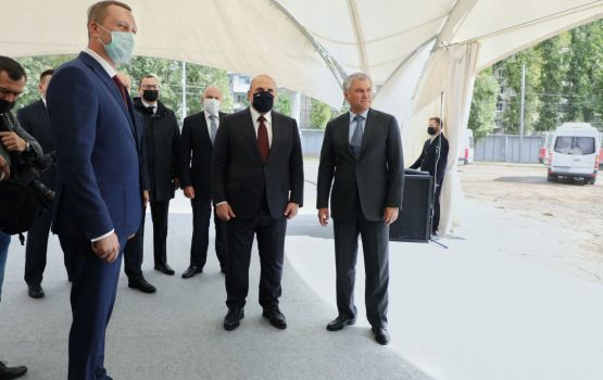 Михаил Мишустин и Вячеслав Володин посетили Кировское трамвайное депо