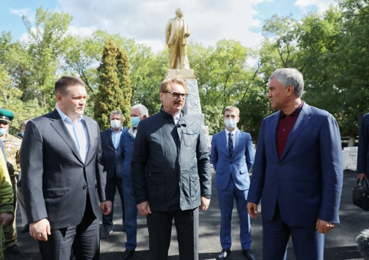Володин предложил Воробьеву взять шефство над памятником Ленину