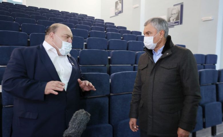 Вячеслав Володин посетил новую инфекционную больницу в Саратове