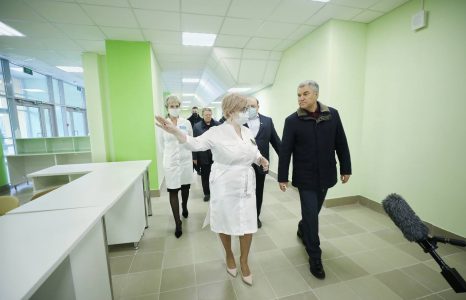 Вячеслав Володин осмотрел детскую поликлинику в 11 микрорайоне пос. Солнечного-2