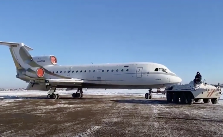 Самолет Як-42Д установили у старого аэропорта