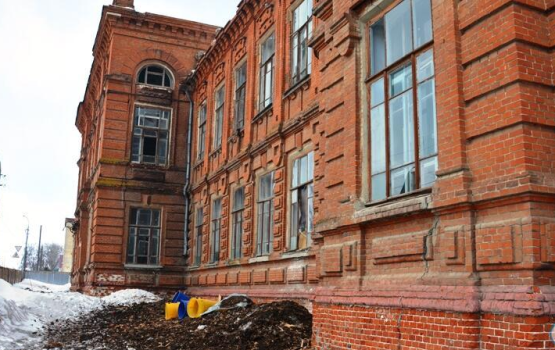 Продолжается реставрация  здания гимназии в Аткарске