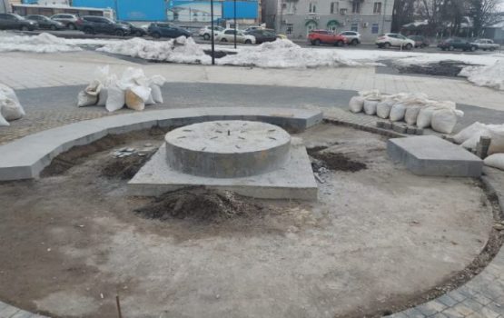 Начались подготовительные работы перед установкой памятника Петру I