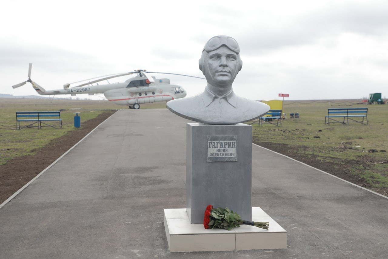 Памятник Гагарина в Стародубе