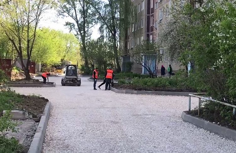 В двух районах Саратова отремонтируют дворы у 100 домов