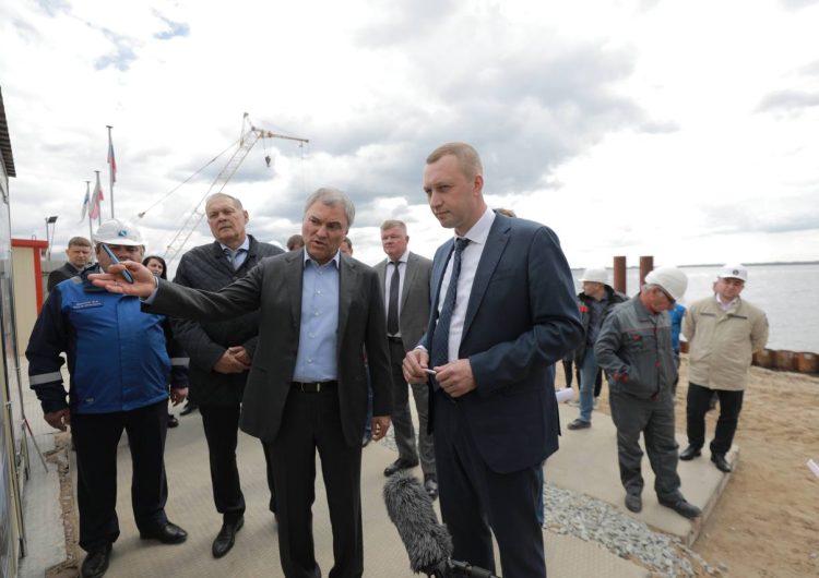Володин: необходима городская программа по ремонту тротуаров в поселках и частном секторе Саратова