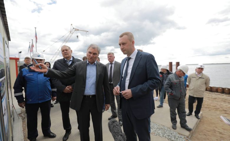 Володин: необходима городская программа по ремонту тротуаров в поселках и частном секторе Саратова