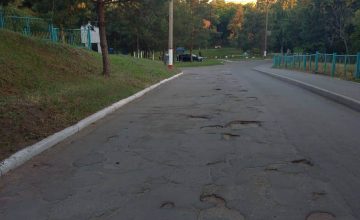 Разбитую дорогу в Шиханах отремонтируют