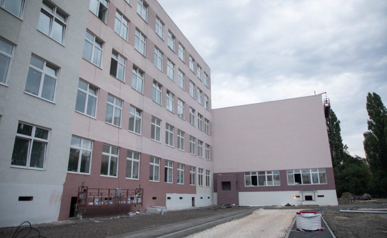 Вячеслав Володин осмотрел две обновленные школы в Саратове