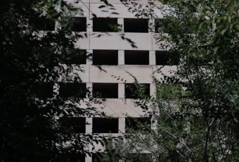 Комплекс заброшенных зданий-долгостроев на въезде в город Балаково