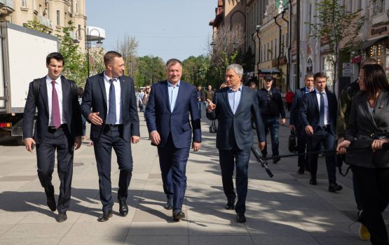 Из-за большой автомобильной нагрузки побита часть плитки на проспекте Столыпина
