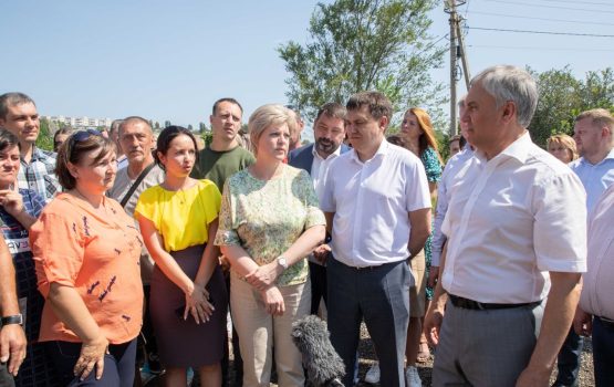 Более трех часов длилась встреча Вячеслава Володина с многодетными семьями в Энгельсе