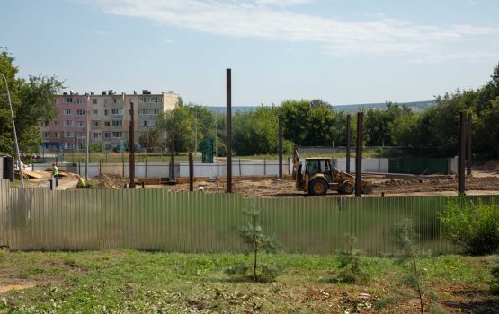 Пришкольный бассейн и ледовая арена в Соколовом