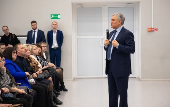 С чем связан дефицит ученических мест в школах в новых микрорайонах Саратова?