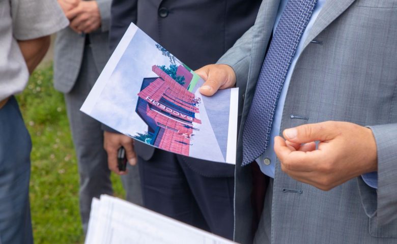 В 2024 году будет построено 6 пришкольных бассейнов и ледовая арена