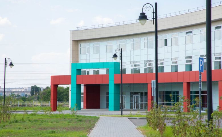 Современный высокотехнологичный медцентр передадут врачам уже в октябре этого года