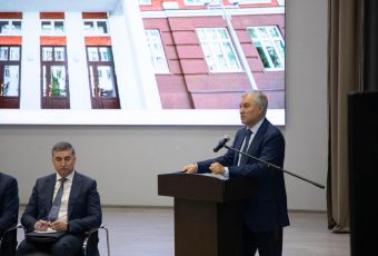 Власть должна людей защищать