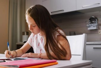 О домашнем задании школьников