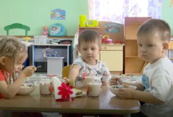 В области вводится бесплатное питание в школах, продленки и посещение детсадов