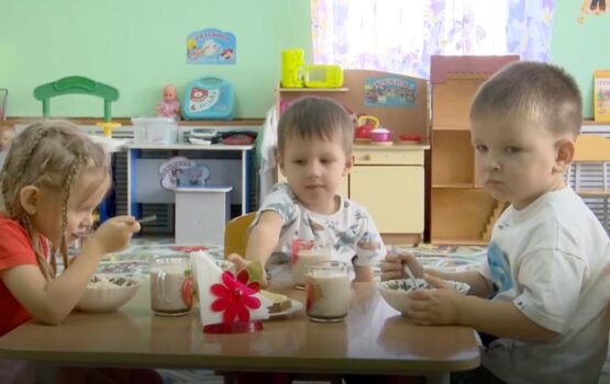 В области вводится бесплатное питание в школах, продленки и посещение детсадов