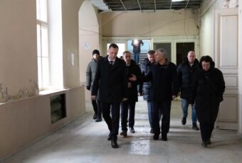 О реставрации здания бывшего авиационного техникума, строительстве пристроек к школам №94 и №23