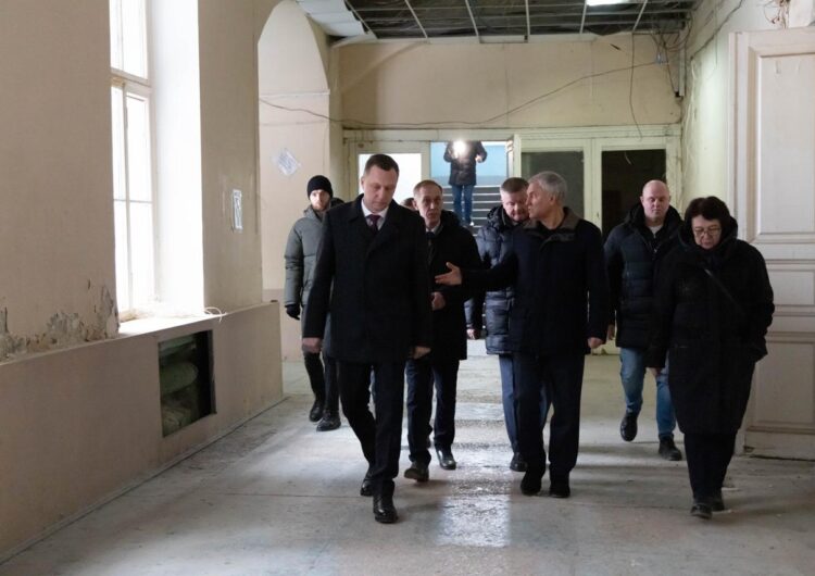 О реставрации здания бывшего авиационного техникума, строительстве пристроек к школам №94 и №23