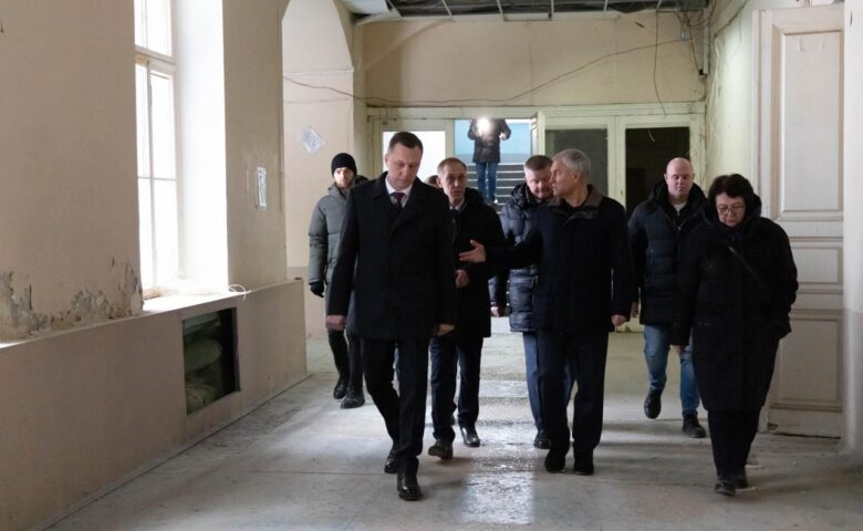 Здание бывшего авиационного техникума находится в тяжелейшем состоянии